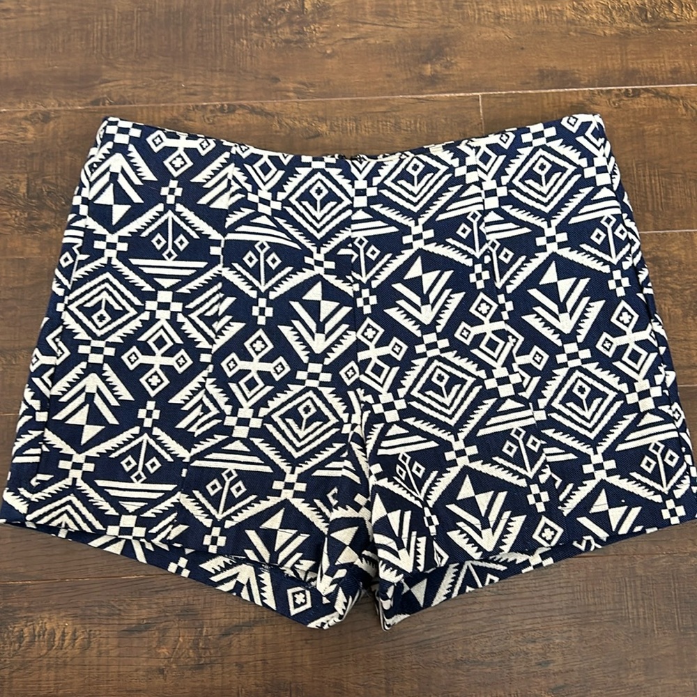 Gianni Bini Navy and White Woven Shorts, Size L